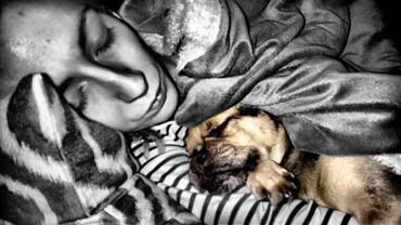 Mit Mama Maria auf dem Sofa (12/2014)